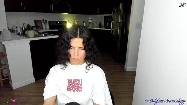 Gallery image thumbnail from vroom's myfreecams stream on, 04/09/2025, 05:52 image 1 of 20
