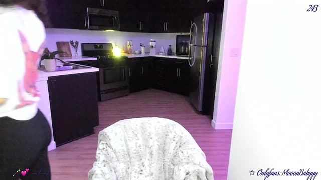 Gallery image thumbnail from vroom's myfreecams stream on, 04/09/2025, 05:52 image 13 of 20