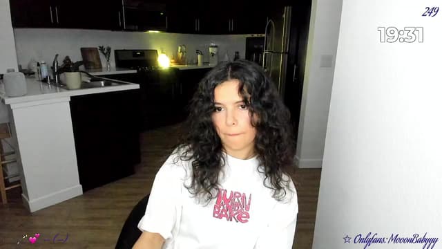 Gallery image thumbnail from vroom's myfreecams stream on, 04/09/2025, 05:52 image 7 of 20