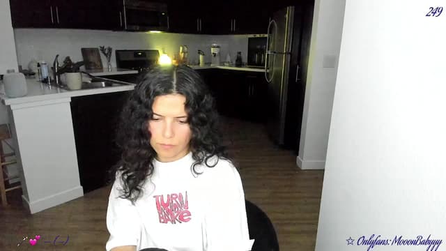 Gallery image thumbnail from vroom's myfreecams stream on, 04/09/2025, 05:52 image 3 of 20