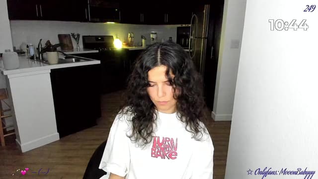 Gallery image thumbnail from vroom's myfreecams stream on, 04/09/2025, 05:52 image 8 of 20