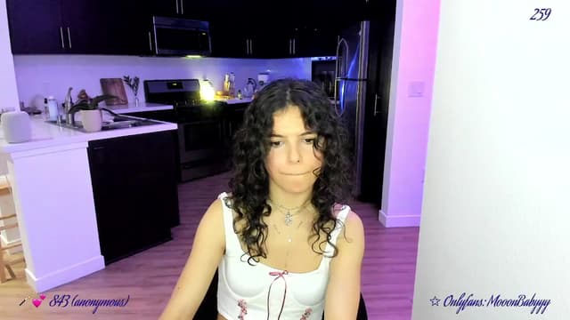 Gallery image thumbnail from vroom's myfreecams stream on, 04/10/2025, 03:49 image 14 of 20