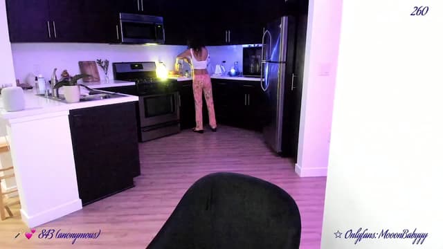 Gallery image thumbnail from vroom's myfreecams stream on, 04/10/2025, 03:49 image 4 of 20