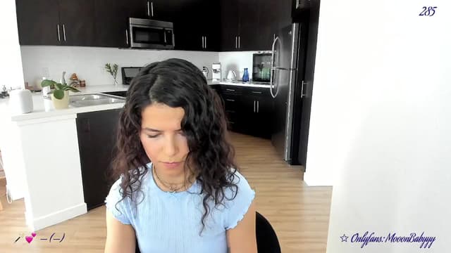 Gallery image thumbnail from vroom's myfreecams stream on, 04/11/2025, 24:07 image 4 of 20