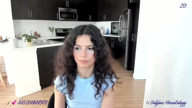 Gallery image thumbnail from vroom's myfreecams stream on, 04/11/2025, 01:31 image 17 of 20