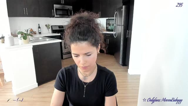 Gallery image thumbnail from vroom's myfreecams stream on, 04/12/2025, 01:06 image 20 of 20
