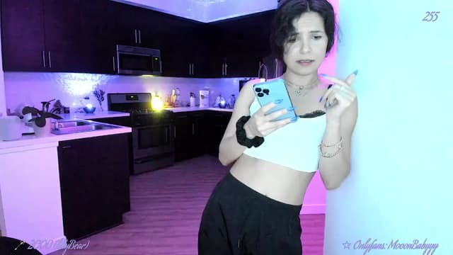Gallery image thumbnail from vroom's myfreecams stream on, 04/12/2025, 08:29 image 5 of 20