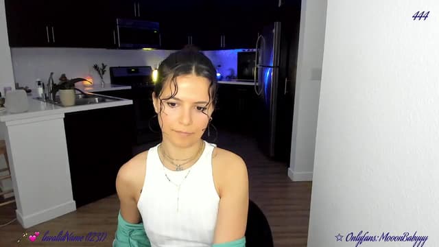 Gallery image thumbnail from vroom's myfreecams stream on, 04/19/2025, 02:51 image 18 of 20