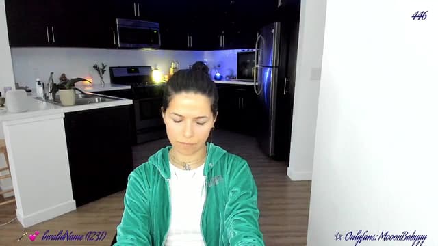 Gallery image thumbnail from vroom's myfreecams stream on, 04/19/2025, 02:51 image 16 of 20