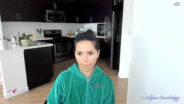 Gallery image thumbnail from vroom's myfreecams stream on, 04/19/2025, 02:51 image 1 of 20