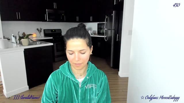 Gallery image thumbnail from vroom's myfreecams stream on, 04/19/2025, 02:51 image 6 of 20