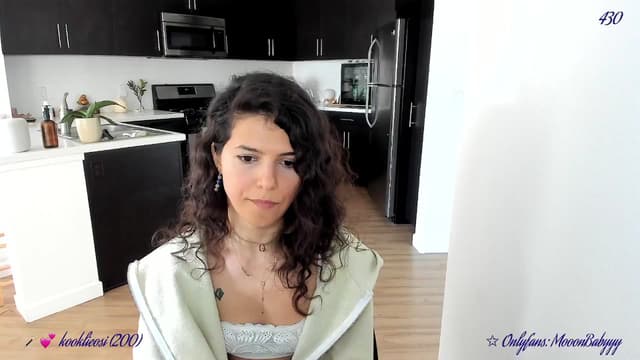 Gallery image thumbnail from vroom's myfreecams stream on, 04/20/2025, 01:12 image 14 of 20