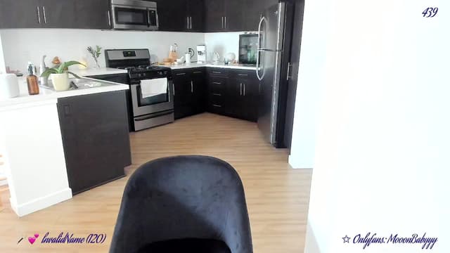 Gallery image thumbnail from vroom's myfreecams stream on, 04/20/2025, 01:12 image 7 of 20