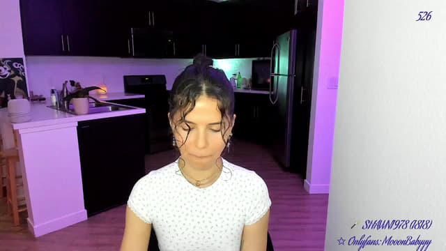 Gallery image thumbnail from vroom's myfreecams stream on, 04/25/2025, 06:04 image 9 of 20