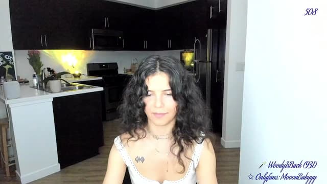 Gallery image thumbnail from vroom's myfreecams stream on, 04/26/2025, 07:43 image 5 of 20
