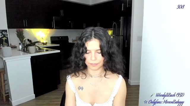 Gallery image thumbnail from vroom's myfreecams stream on, 04/26/2025, 07:43 image 3 of 20