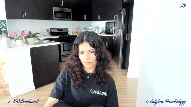 Gallery image thumbnail from vroom's myfreecams stream on, 04/26/2025, 22:49 image 13 of 20
