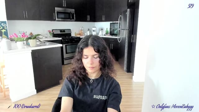 Gallery image thumbnail from vroom's myfreecams stream on, 04/26/2025, 22:49 image 19 of 20