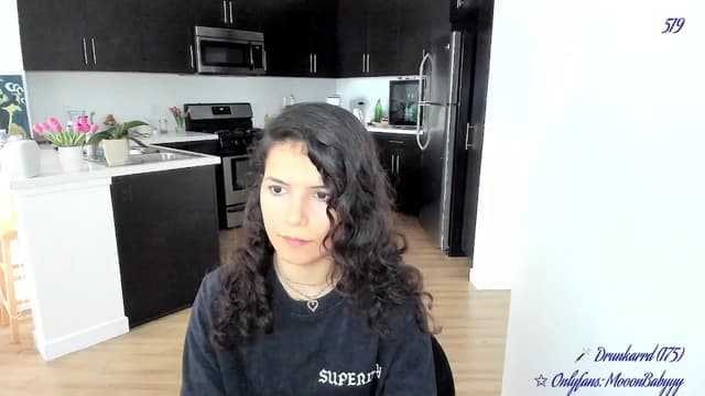 Gallery image thumbnail from vroom's myfreecams stream on, 04/26/2025, 22:49 image 6 of 20
