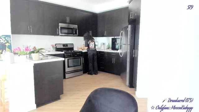 Gallery image thumbnail from vroom's myfreecams stream on, 04/26/2025, 22:49 image 3 of 20