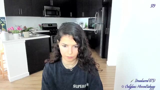 Gallery image thumbnail from vroom's myfreecams stream on, 04/26/2025, 22:49 image 5 of 20