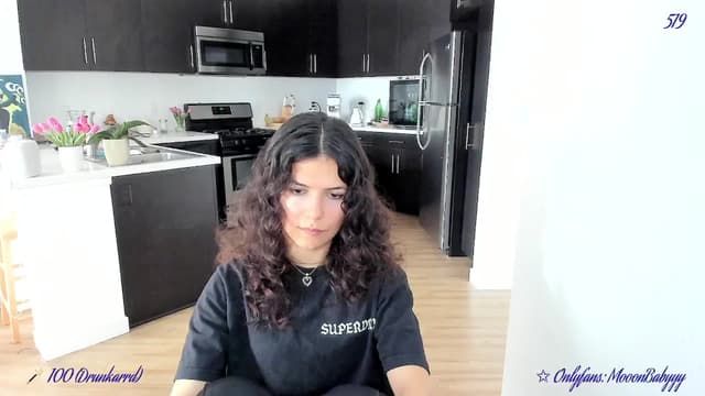 Gallery image thumbnail from vroom's myfreecams stream on, 04/26/2025, 22:49 image 16 of 20
