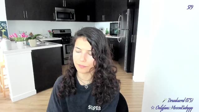 Gallery image thumbnail from vroom's myfreecams stream on, 04/26/2025, 22:49 image 7 of 20