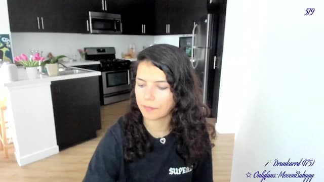 Gallery image thumbnail from vroom's myfreecams stream on, 04/26/2025, 22:49 image 8 of 20