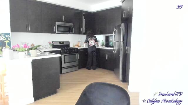 Gallery image thumbnail from vroom's myfreecams stream on, 04/26/2025, 22:49 image 4 of 20