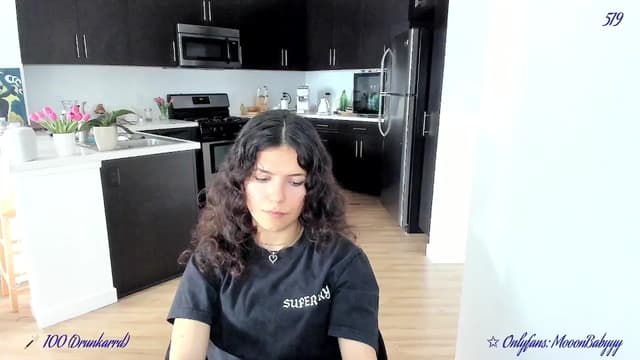 Gallery image thumbnail from vroom's myfreecams stream on, 04/26/2025, 22:49 image 17 of 20
