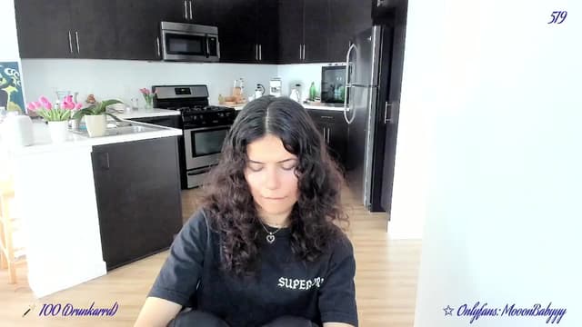 Gallery image thumbnail from vroom's myfreecams stream on, 04/26/2025, 22:49 image 15 of 20