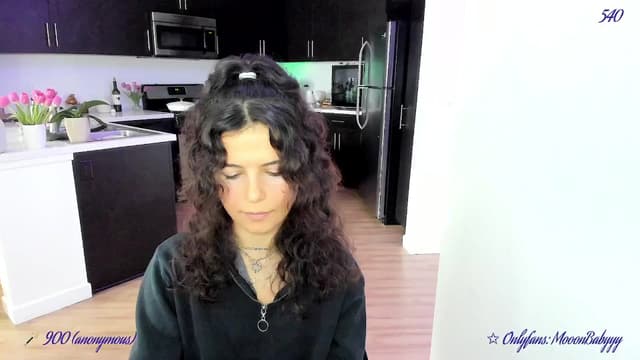 Gallery image thumbnail from vroom's myfreecams stream on, 04/28/2025, 02:17 image 5 of 20