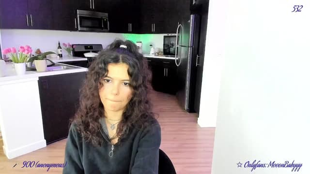 Gallery image thumbnail from vroom's myfreecams stream on, 04/28/2025, 02:17 image 13 of 20
