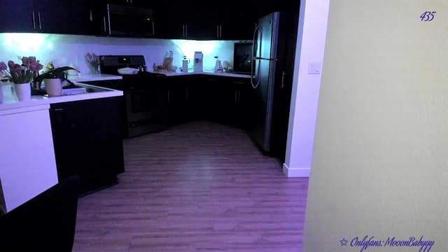 Gallery image thumbnail from vroom's myfreecams stream on, 04/28/2025, 06:00 image 9 of 20