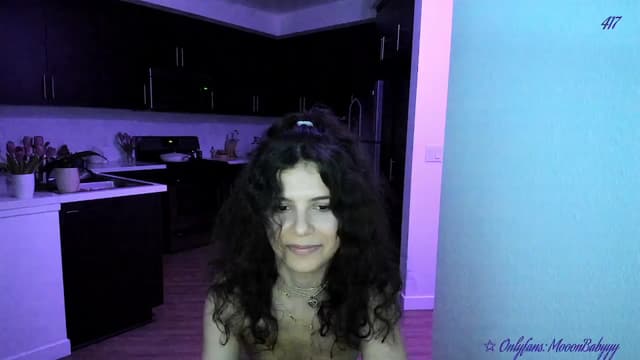 Gallery image thumbnail from vroom's myfreecams stream on, 04/28/2025, 07:11 image 16 of 20