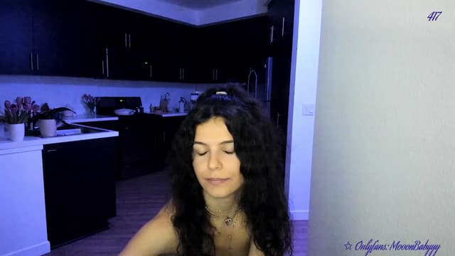 Gallery image thumbnail from vroom's myfreecams stream on, 04/28/2025, 07:11 image 17 of 20