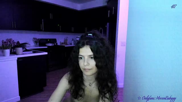 Gallery image thumbnail from vroom's myfreecams stream on, 04/28/2025, 07:11 image 18 of 20