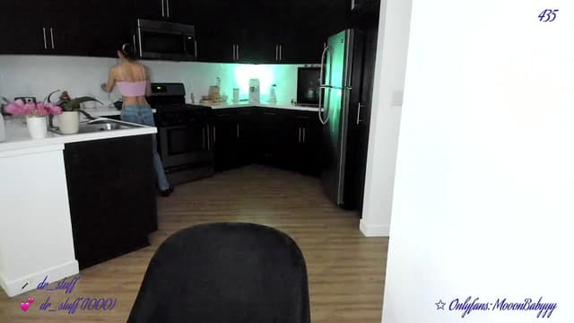 Gallery image thumbnail from vroom's myfreecams stream on, 04/30/2025, 03:23 image 12 of 20
