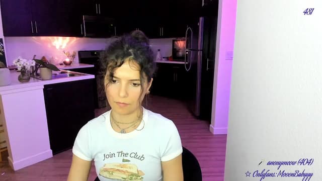 Gallery image thumbnail from vroom's myfreecams stream on, 05/02/2025, 06:06 image 18 of 20