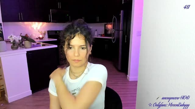 Gallery image thumbnail from vroom's myfreecams stream on, 05/02/2025, 06:06 image 17 of 20