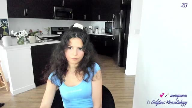 Gallery image thumbnail from vroom's myfreecams stream on, 05/05/2025, 24:02 image 9 of 20