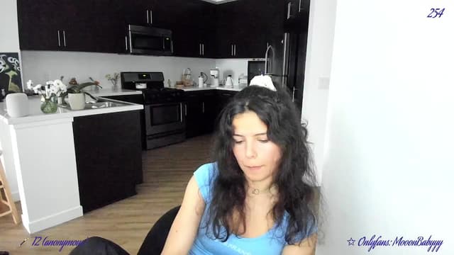 Gallery image thumbnail from vroom's myfreecams stream on, 05/05/2025, 24:27 image 7 of 20
