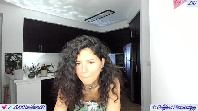 Gallery image thumbnail from vroom's myfreecams stream on, 05/10/2025, 06:01 image 15 of 20