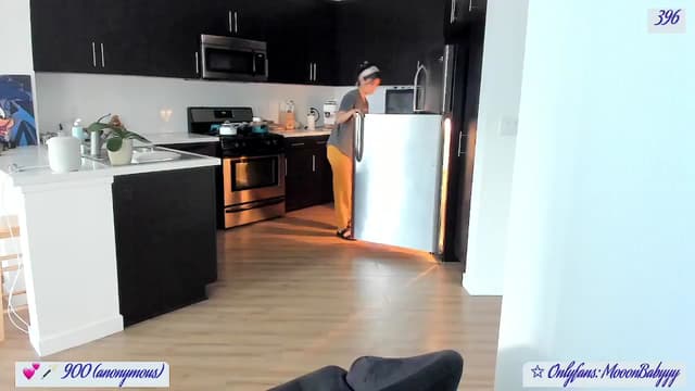Gallery image thumbnail from vroom's myfreecams stream on, 05/17/2025, 02:22 image 6 of 20