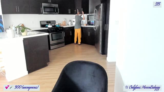 Gallery image thumbnail from vroom's myfreecams stream on, 05/17/2025, 02:22 image 2 of 20