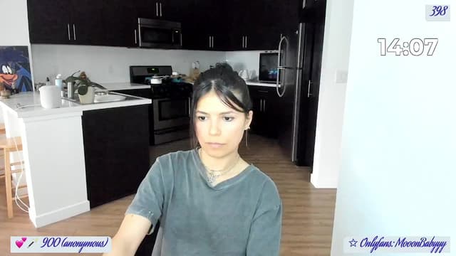 Gallery image thumbnail from vroom's myfreecams stream on, 05/17/2025, 02:22 image 16 of 20