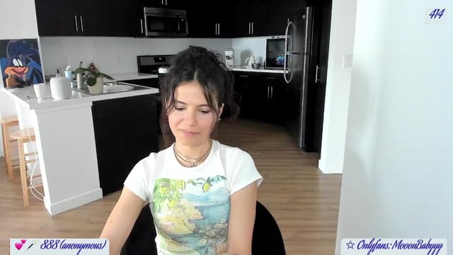 Gallery image thumbnail from vroom's myfreecams stream on, 05/18/2025, 24:31 image 8 of 20