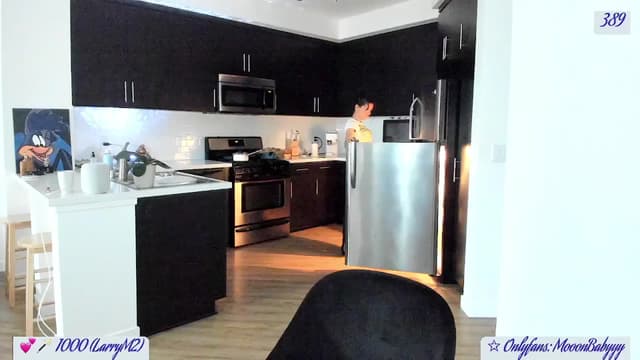 Gallery image thumbnail from vroom's myfreecams stream on, 05/18/2025, 24:31 image 19 of 20