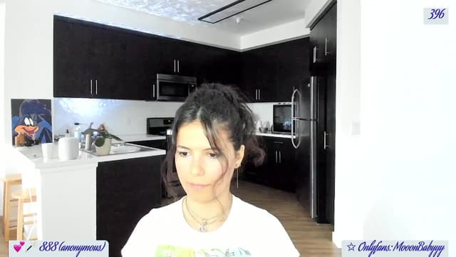 Gallery image thumbnail from vroom's myfreecams stream on, 05/18/2025, 24:31 image 14 of 20