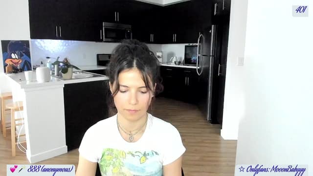 Gallery image thumbnail from vroom's myfreecams stream on, 05/18/2025, 24:31 image 12 of 20